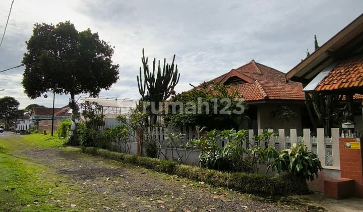 Jual Cepat Rumah Villa Lembang View Gunung Asri Nyaman Furnished Area Strategis Cocok untuk Villa Airbnb