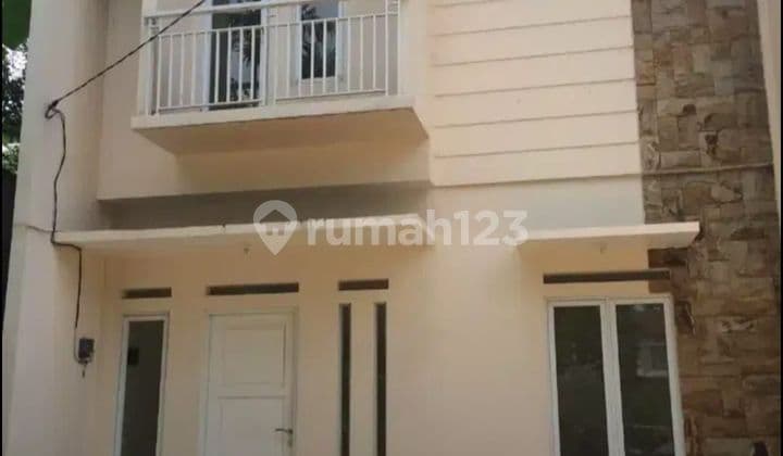 Rare house near Cinere Mas villa.