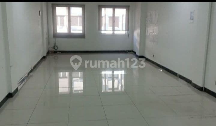 4-Story Shophouse, Well-Maintained, Ready to Occupy, High Customer Traffic