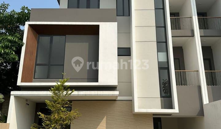 Rumah 8x14. 3 Lantai. 4 Kamar Tidur Jgc Cakung Jakarta Timur