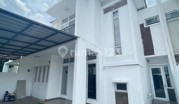 Dijual rumah 2 Lantai type 4+1Kt Cluster Regina Metland Cakung