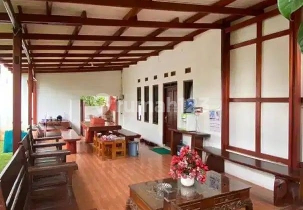 For sale: Villa house with a spacious yard and cafe in Pakuhaji, West Bandung.