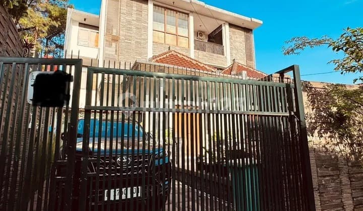 Dijual Rumah Lokasi Sangat strategis Jalan Setrasari Raya kota Bandung