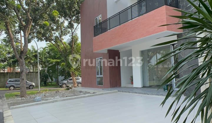 Rumah Mewah Brand New Alam Sutera Ada Lift