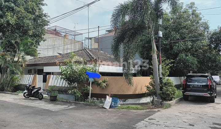 Rumah 427m², Pluit, dibawah 25jt per meter. Dekat Mal Emporium jalan lebar, hadap timur.