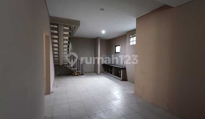 Strategic 1.5-Story House in Sayap Karapitan