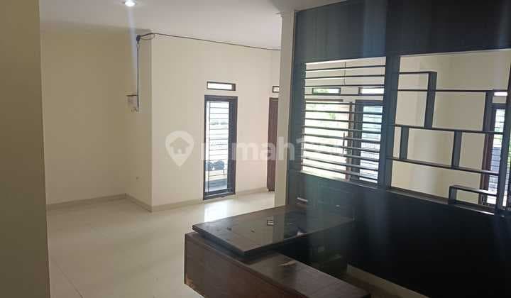 Rumah Besar Nyaman dan Sejuk di Gegerkalong