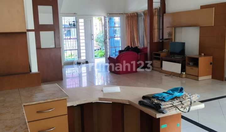 rumah lux sangat terawat semi furnished di sayap burarang