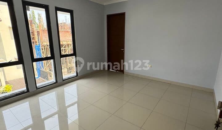 rumah modern 3 lantai hommey di setra duta cipaganti