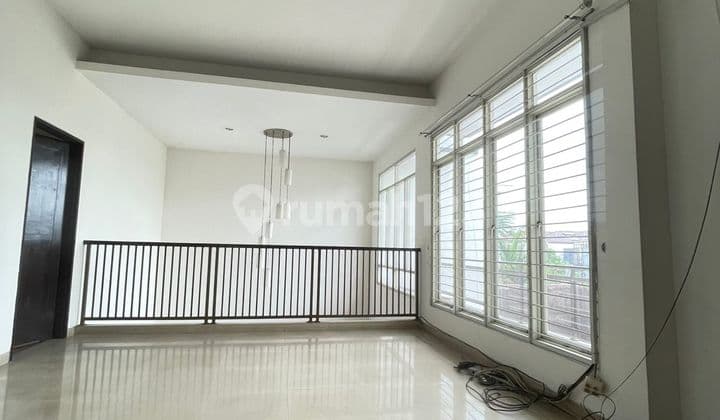 rumah modern nyaman semi furnished di mekar wangi