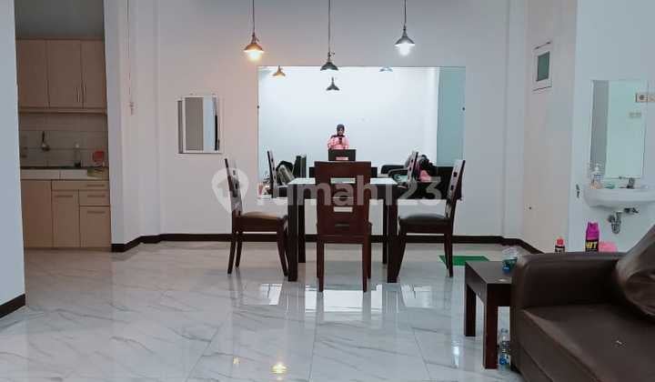 Comfortable Minimalist House in Kota Baru Parahyangan