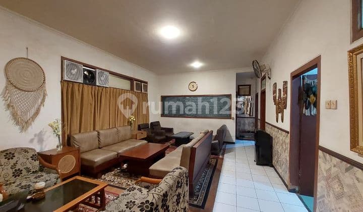 strategic business space location on the main road of buah batu