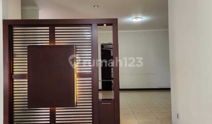 Rumah Nyaman Lokasi Strategis di Kota Baru Parahyangan