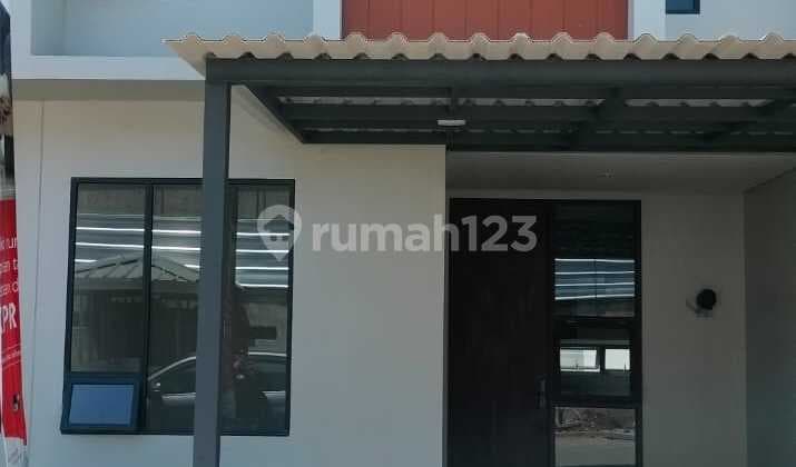 Rumah Minimalis Modern Dua Lantai Dalam Cluster One Gate Antapani Bandung