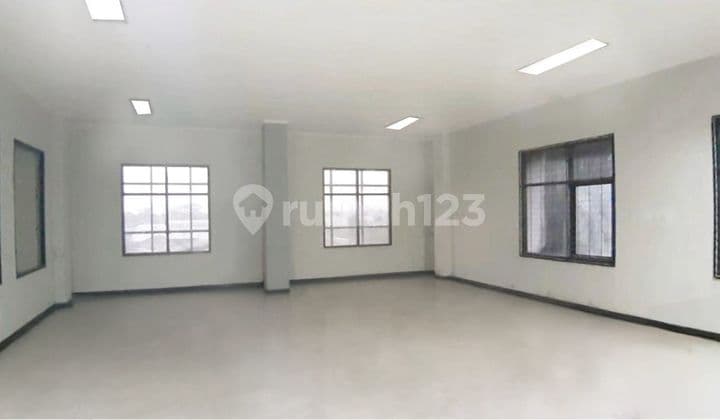 gudang dan kantor di moc toha lokasi strategis