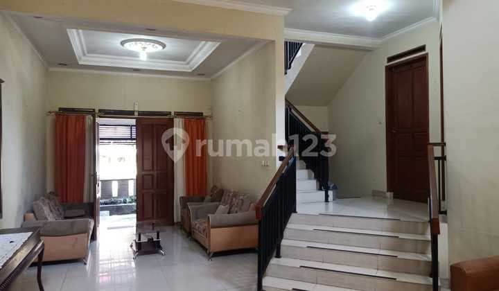 Rumah Cantik Semi Furnished di Komplek Setiabudi Regency