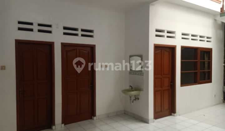 Rumah Terawat Nyaman Lokasi di Pondok Hijau