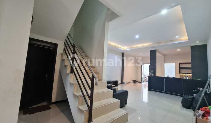 Rumah Minimalis Modern 2 Lantai di Mekar Wangi