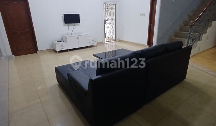 Rumah Besar Bagus 2 Lantai Lokasi di Sayap Buah Batu