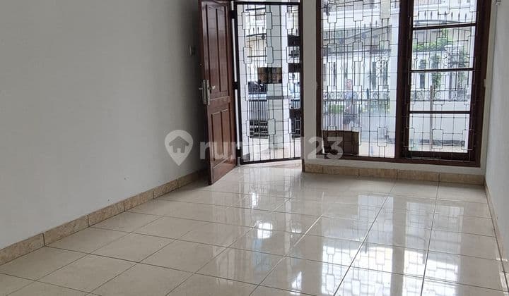 Modern Cozy House in Taman Kopo Indah 3