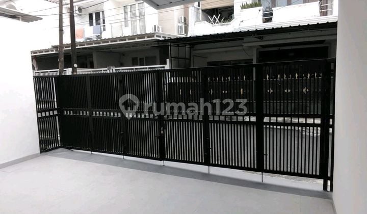 Rumah Dijual Bagus 2 Lantai Akses Jalan Lebar Dalam Komplek Di Pondok Bambu Jakarta Timur