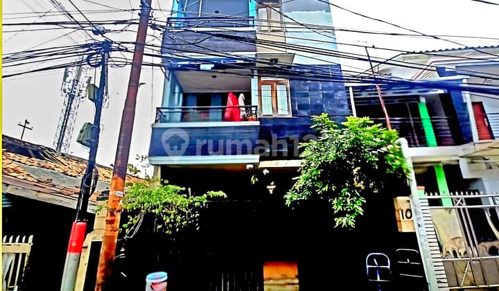 Affordable 3-Story House in Kayu Manis, Matraman, East Jakarta