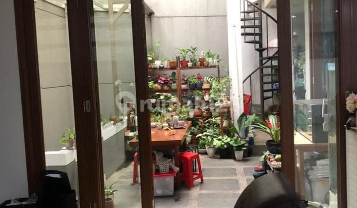 Rumah Mewah 2 Lantai + Basement di Area Pasteur ,Taman Milenium