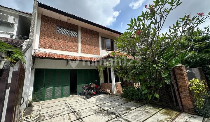 Rumah di Jalan Ciniru Depan Taman
