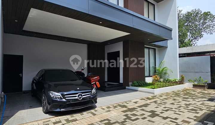 Brand New Full Furnished dengan Rooftop 200 Meter ke MRT Haji Nawi.