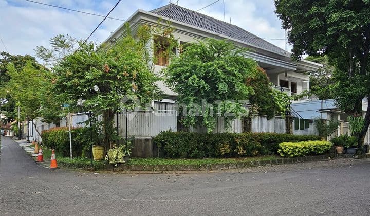 Rumah Jl. Kerinci 2 Lantai Bagus Furnished SHM di Pakubuwono, Jakarta Selatan