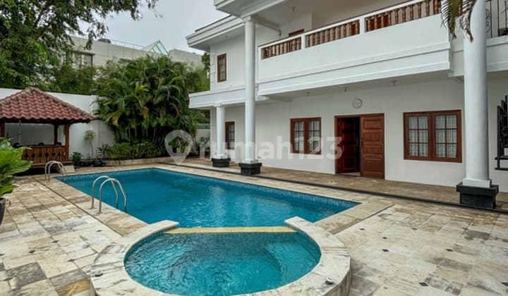 Rumah 2 Lantai Bagus Semi Furnished SHM di Cipete, Jakarta Selatan