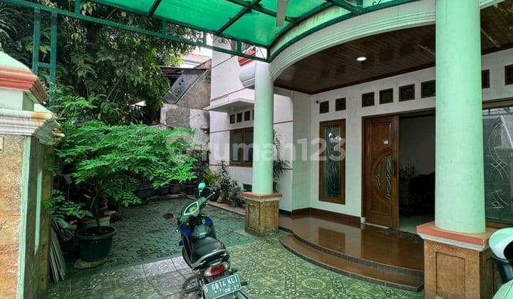 House Needs Minimal Renovation SHM in Bendungan Hilir