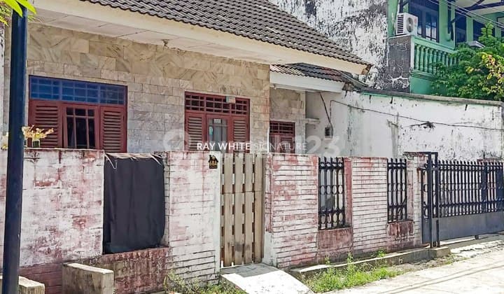 Well-Maintained Old House in Jatibening Complex, Felisia Street.
