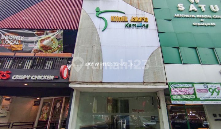 Ruko 3 Lantai di Jl. Kemang Raya, Jakarta Selatan. Ex Klinik