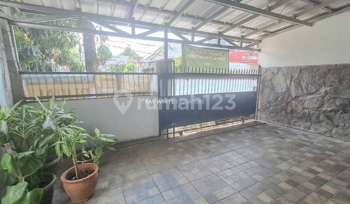 Rumah Pinggir Jalan Layak Huni di Jl. Gading Raya Pondok Bambu