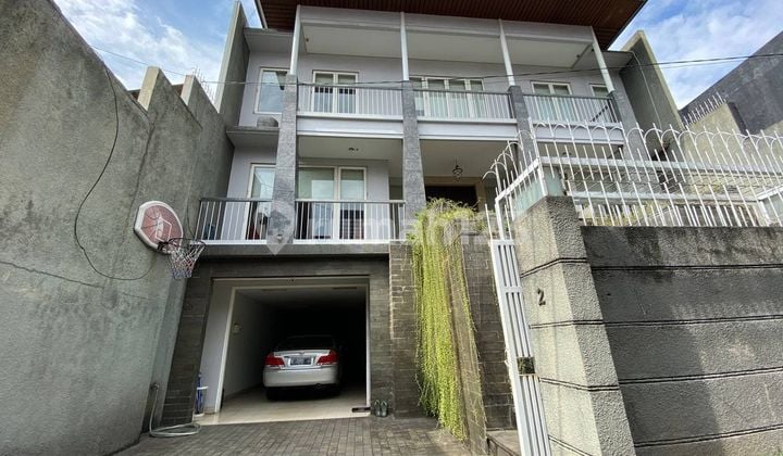 Dijual Rumah Cantik Modern di Jl. Weleri Menteng