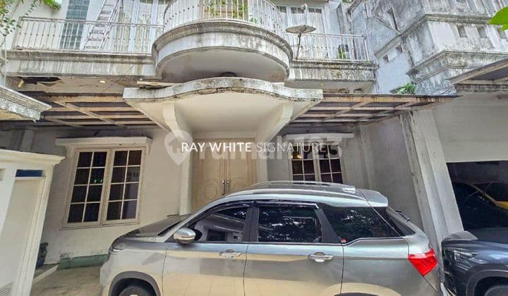 For Sale Well-Maintained Old House on Jl Pasuruan Menteng