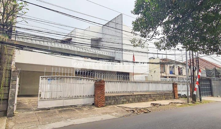 Rumah Area Ramai di Darmawangsa bisa untuk Hunian atau Kantor