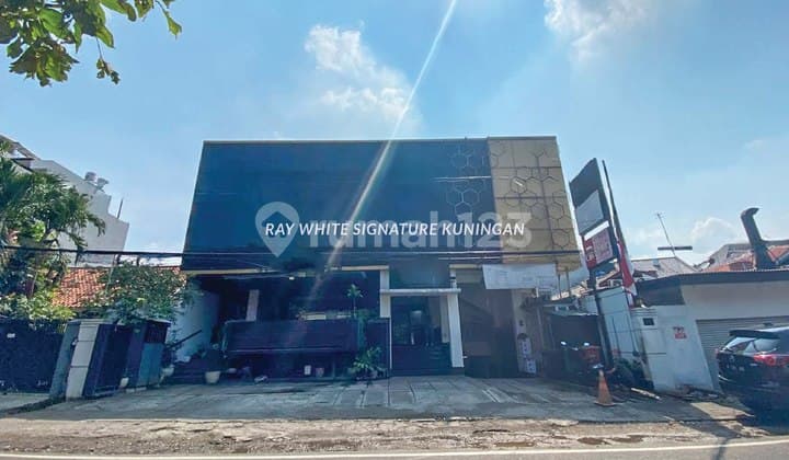 Gedung 3 Lantai Zona Komersial di Jl Tebet Timur Dalam Raya