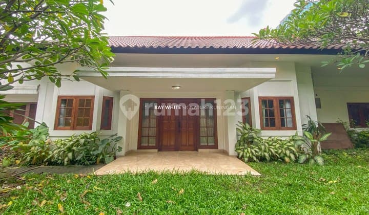 Rumah 1 Lantai Layak Huni di Lokasi Prime Jl Wijaya Kebayoran