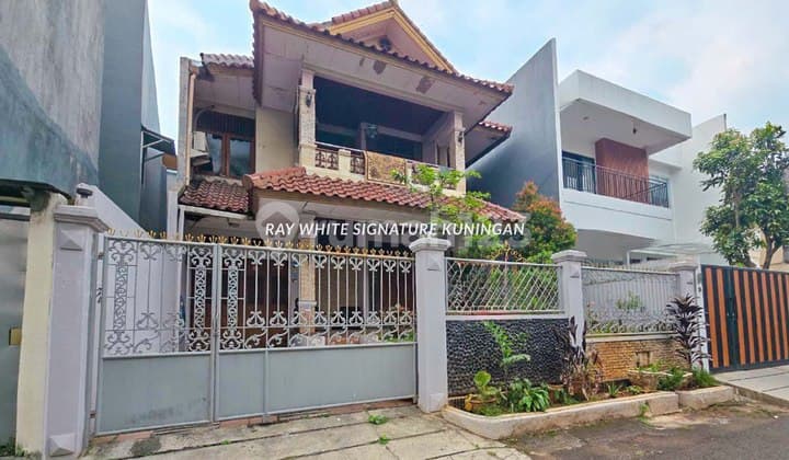 Nice 2-Story House for Boarding or Office Use on Lawu Street.