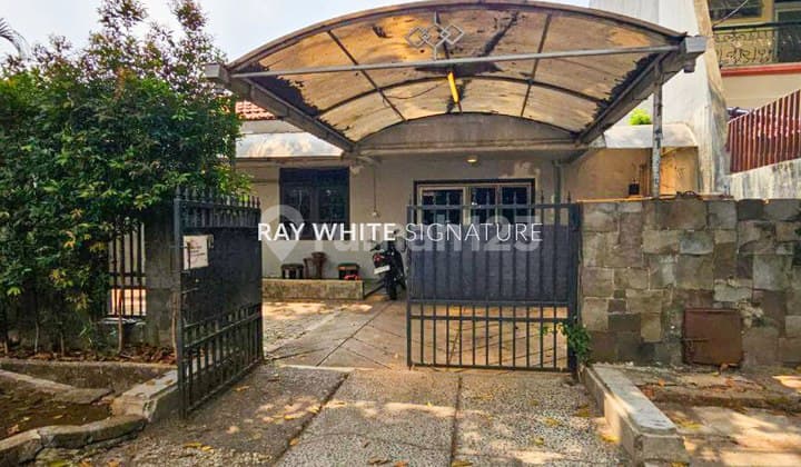 Ready-to-Occupy House Suitable for Living or Investment on Jl Lamandau 3