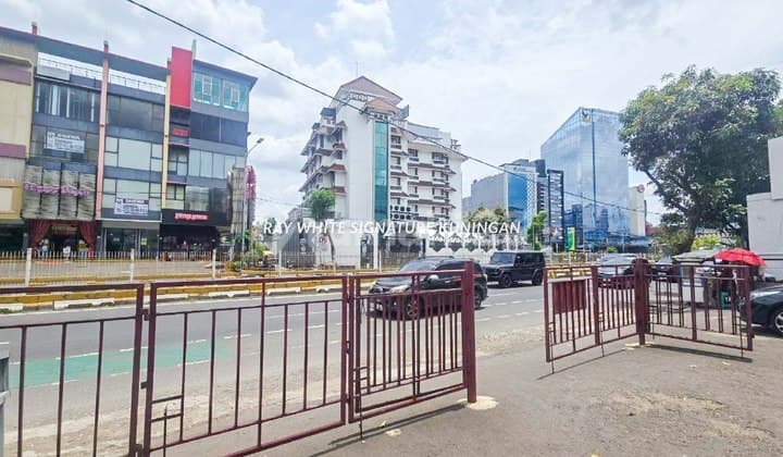 Ruko 4,5 Lantai di Mampang Prapatan Raya Dekat ke Pancoran