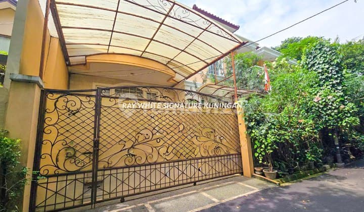 Luxury House Hook Position on Jl Denpasar 2 Prime Location Quiet Area