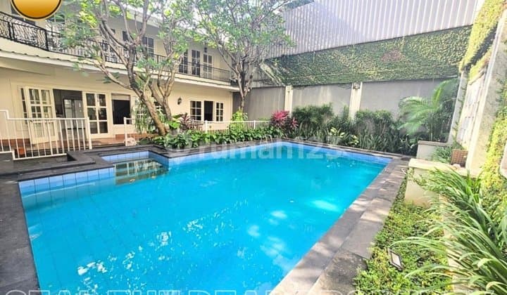 Disewakan Rumah Mewah di Area Kemang Jakarta Selatan Std679