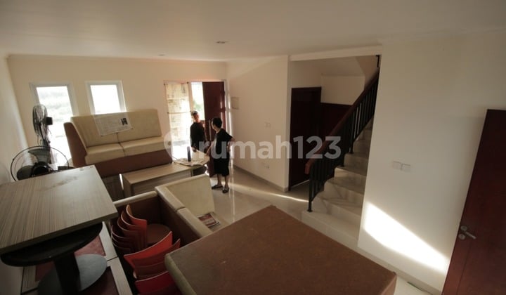 Rumah 2 Lantai Bagus di Neo Pasadena Modernland Tangerang