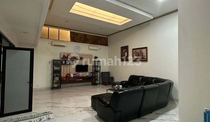 Rumah 2 Lantai Bagus di Taman Golf Modernland Tangerang