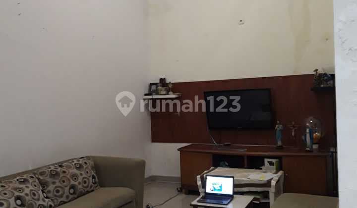 Rumah 2 Lantai Bagus di Cluster Taman Golf Modernland Tangerang