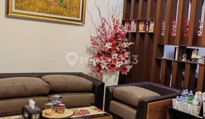 Rumah 3 Lantai Bagus Semi Furnished Cluster Modernland Tangerang
