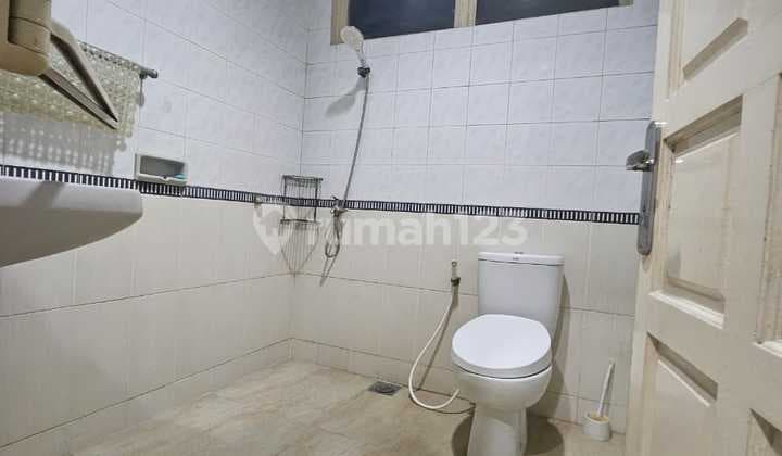 Rumah, 2 Lantai, Dekat Pusat Perbelanjaan, Siap Huni Disewakan Cepat Cluster Madrid Modernland Tangerang